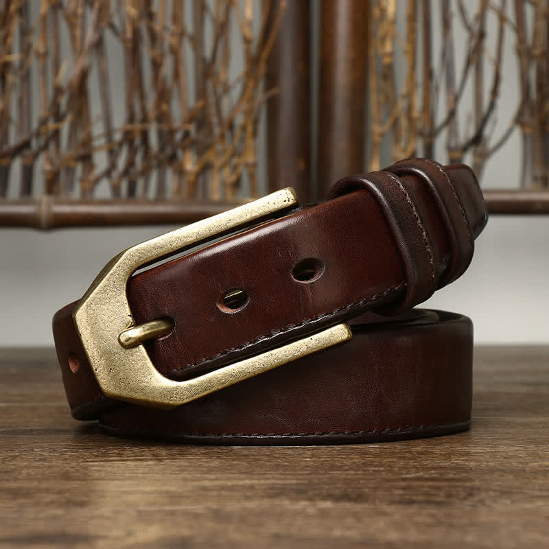 Cinturón de cuero brillante con hebilla rectangular para hombre