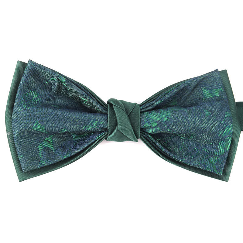 Pajarita elegante con motivos florales y botánicos para hombre