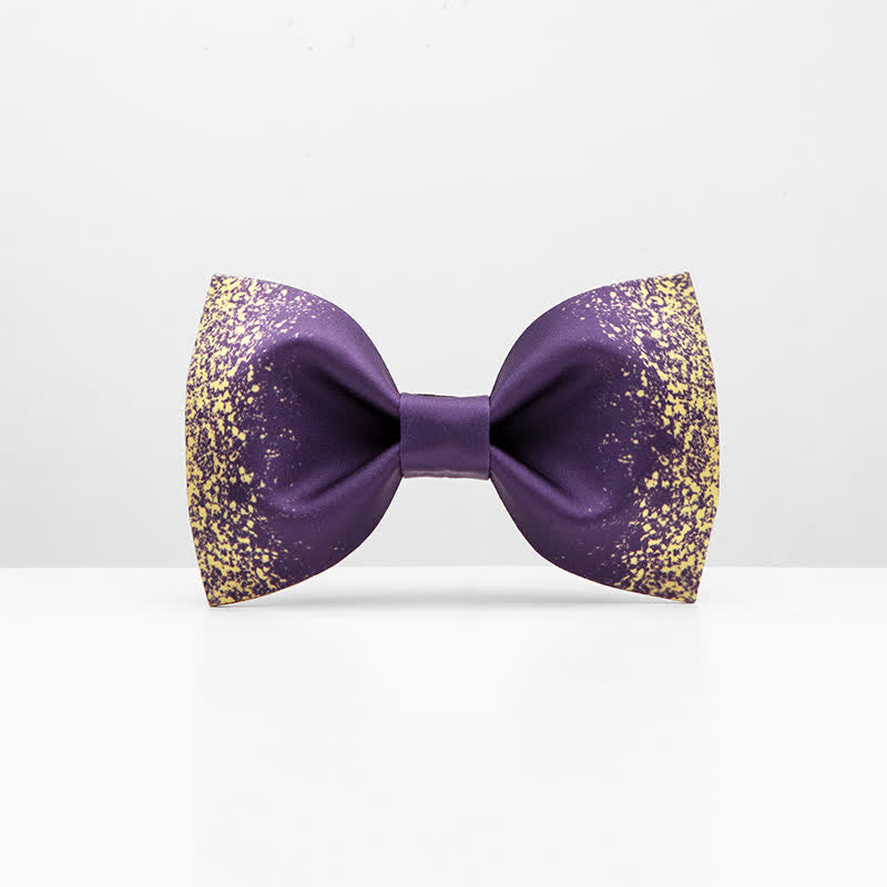 Pajarita violeta resplandeciente con cielo nocturno para hombre