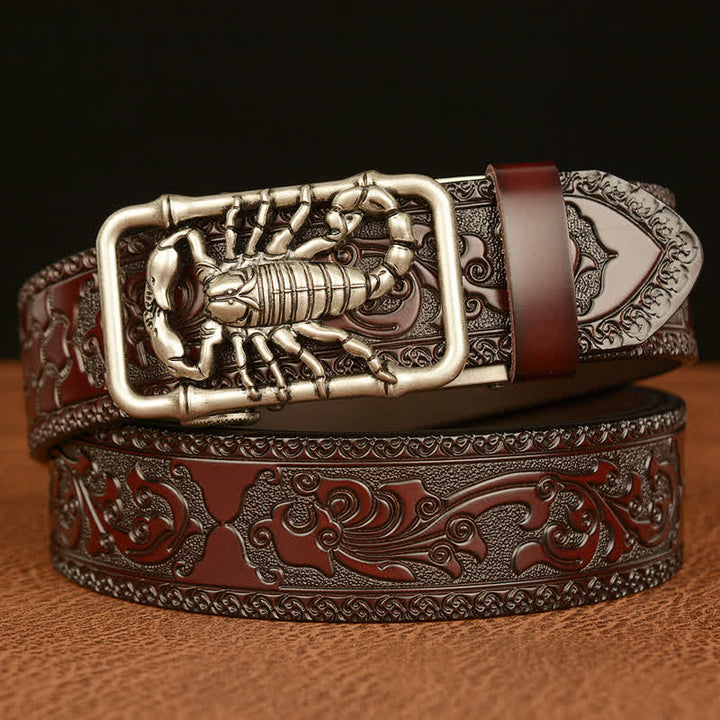 Cinturón de cuero grabado con escorpión en relieve para hombre