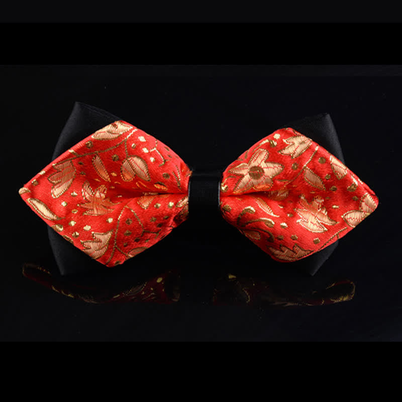 Pajarita puntiaguda con flores inocentes en rojo y dorado para hombre