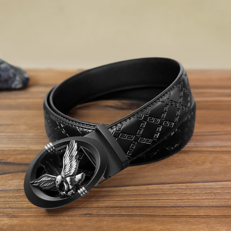 Cinturón de cuero con hebilla automática hueca negra con diseño de águila para hombre
