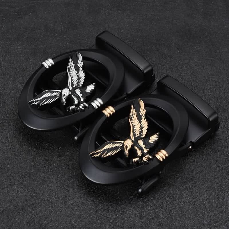 Cinturón de cuero con hebilla automática hueca negra con diseño de águila para hombre