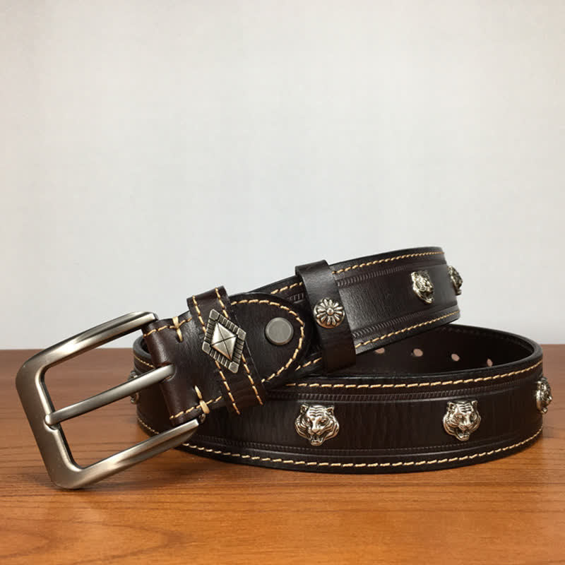 Cinturón de cuero con tachuelas y remaches en forma de tigre