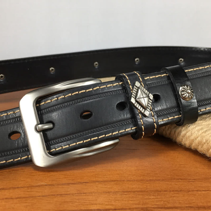 Cinturón de cuero con tachuelas y remaches en forma de tigre