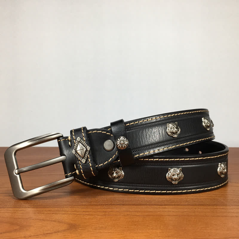 Cinturón de cuero con tachuelas y remaches en forma de tigre