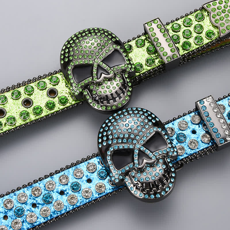Cinturón de cuero con cuentas de diamantes de imitación y diseño de fantasmas punk.
