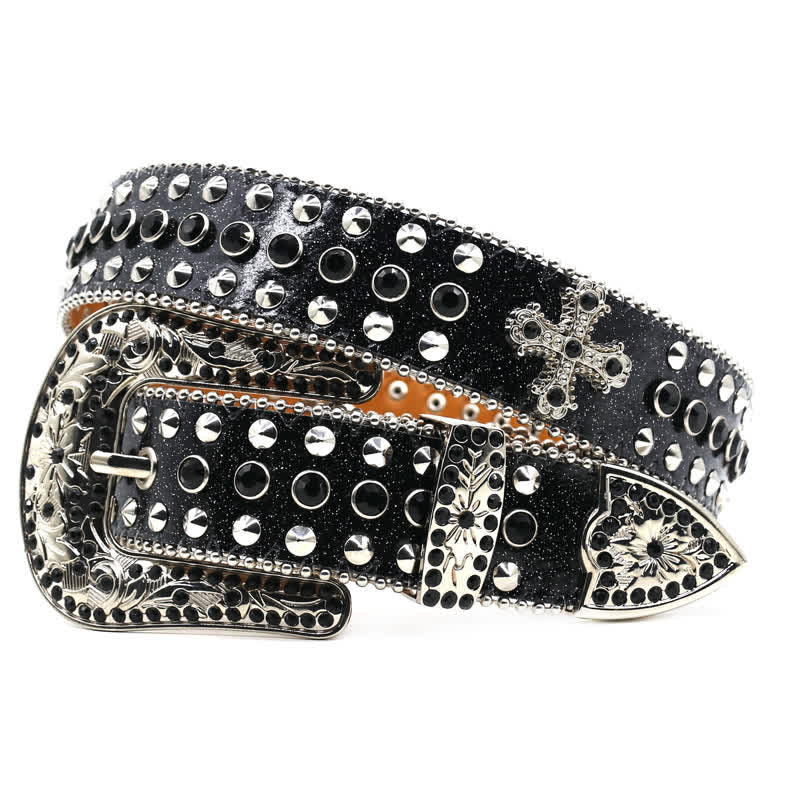 Cinturón de cuero con tachuelas y diamantes de imitación con forma de cruz gótica