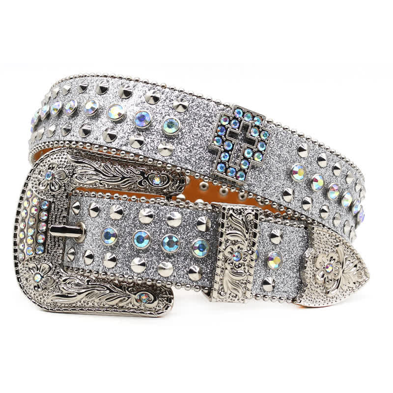 Cinturón de cuero con tachuelas y diamantes de imitación con forma de cruz gótica