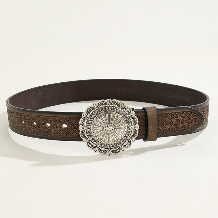 Cinturón de cuero con relieve y hebilla de concho con tallado occidental
