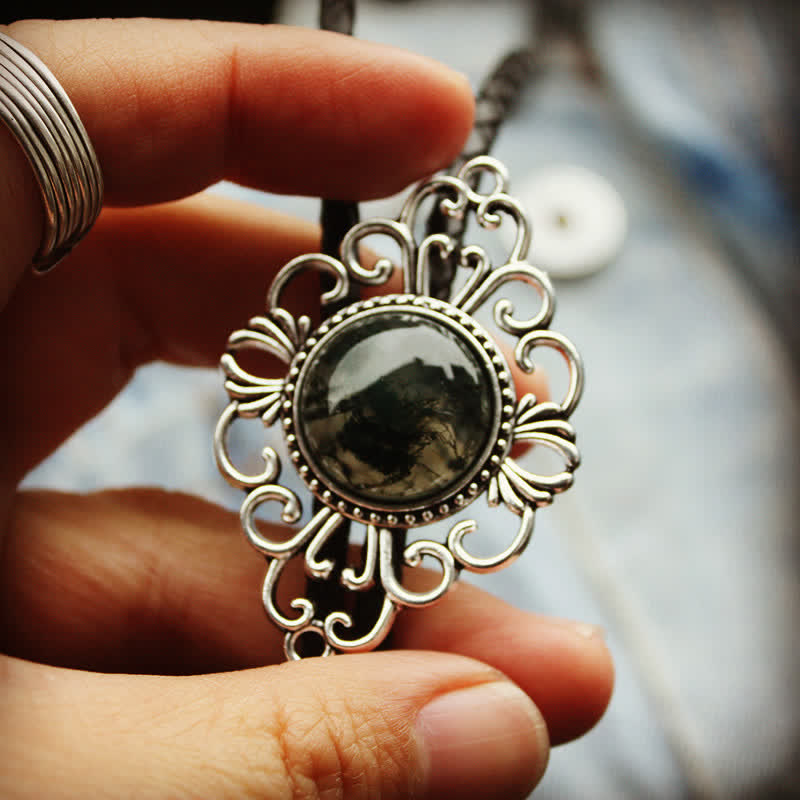 Corbata de bolo con colgante de medallón de piedra de arte único