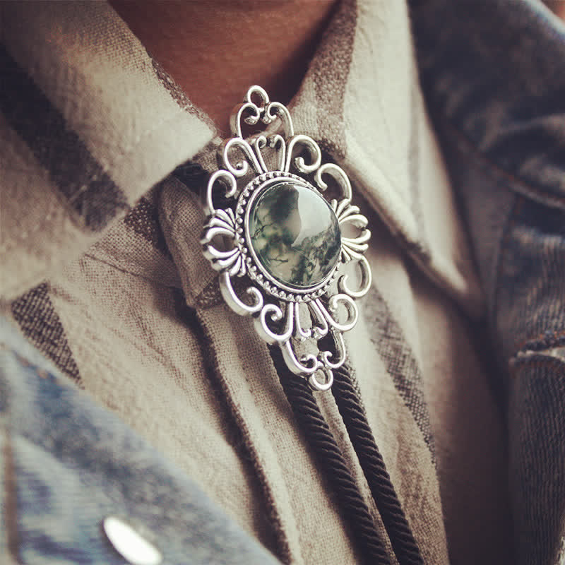 Corbata de bolo con colgante de medallón de piedra de arte único