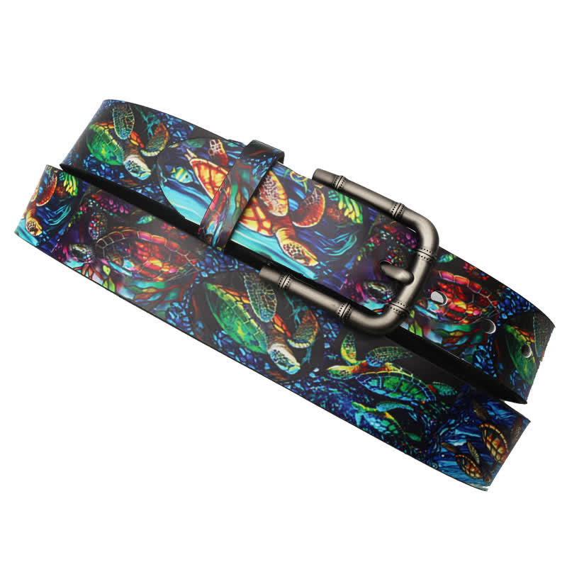 Cinturón de cuero con estampado de animales marinos y tortugas de colores.