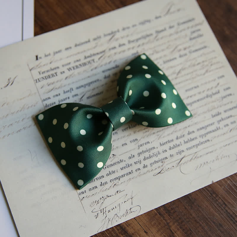 Pajarita elegante de lunares blancos para hombre