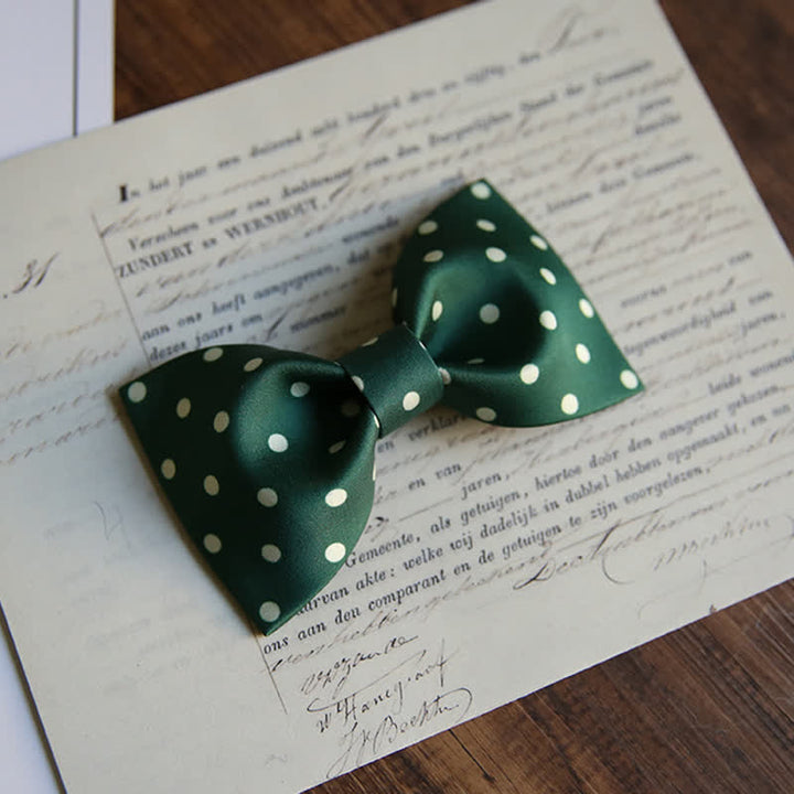 Pajarita elegante de lunares blancos para hombre
