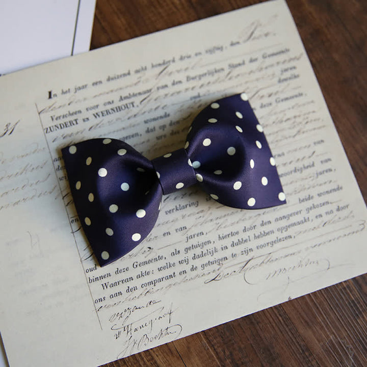 Pajarita elegante de lunares blancos para hombre