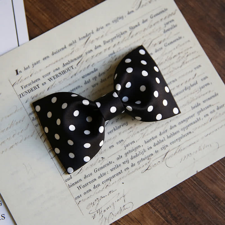 Pajarita elegante de lunares blancos para hombre