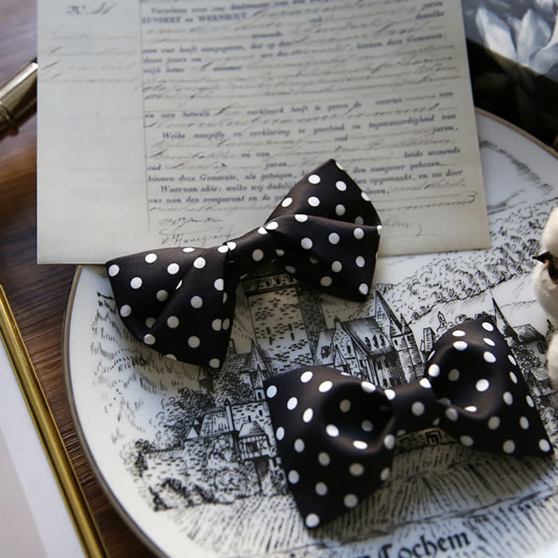 Pajarita elegante de lunares blancos para hombre