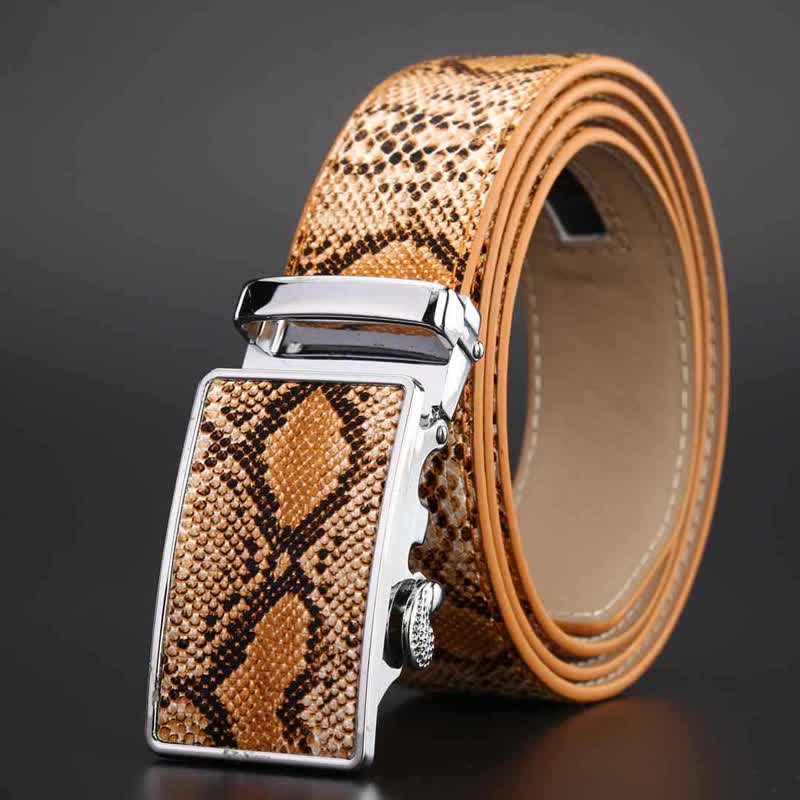 Cinturón de cuero con hebilla automática y diseño de piel de serpiente para hombre