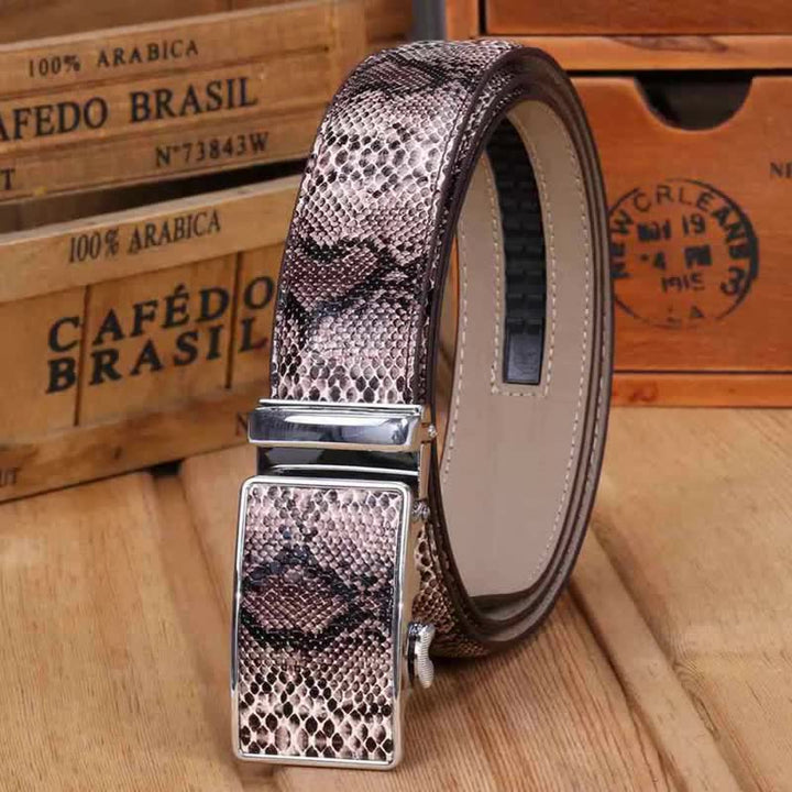 Cinturón de cuero con hebilla automática y diseño de piel de serpiente para hombre