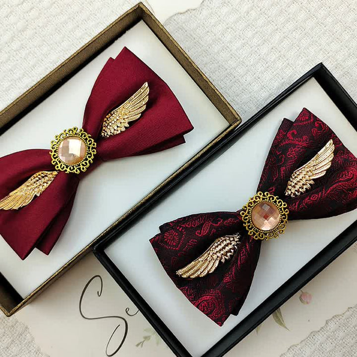 Pajarita de traje con piedras preciosas y alas doradas para hombre