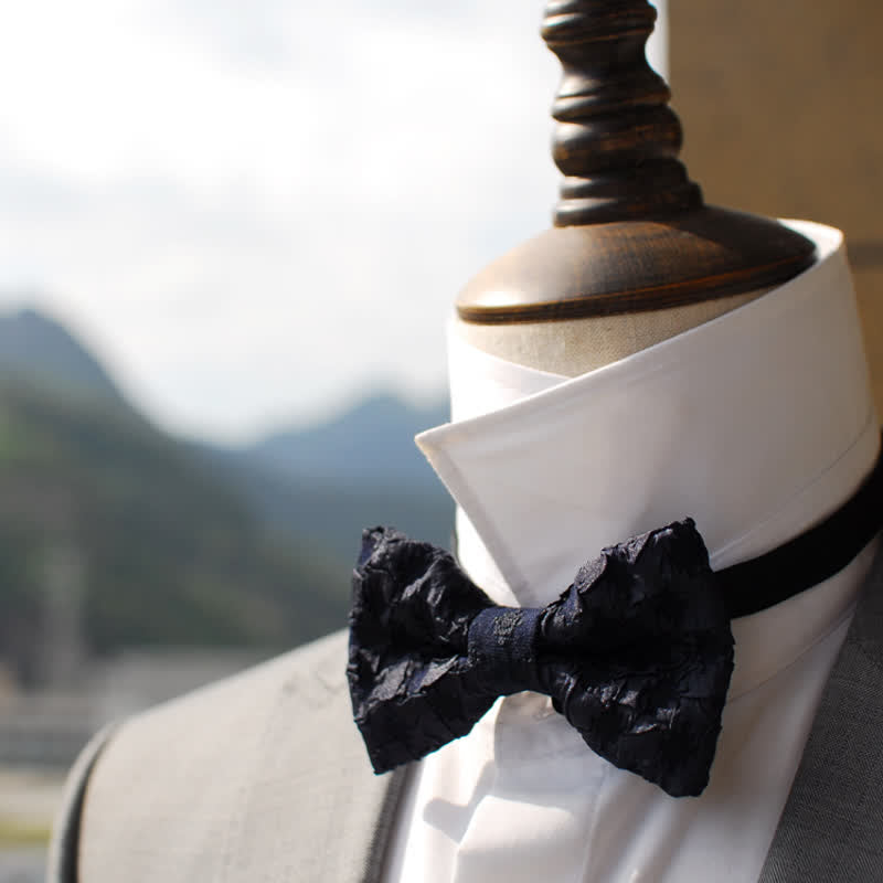 Pajarita elegante con estampado floral en jacquard negro para hombre