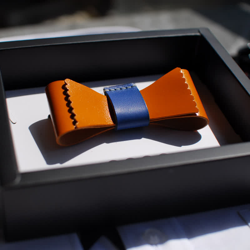 Pajarita de cuero curtido con combinación de colores única para hombre