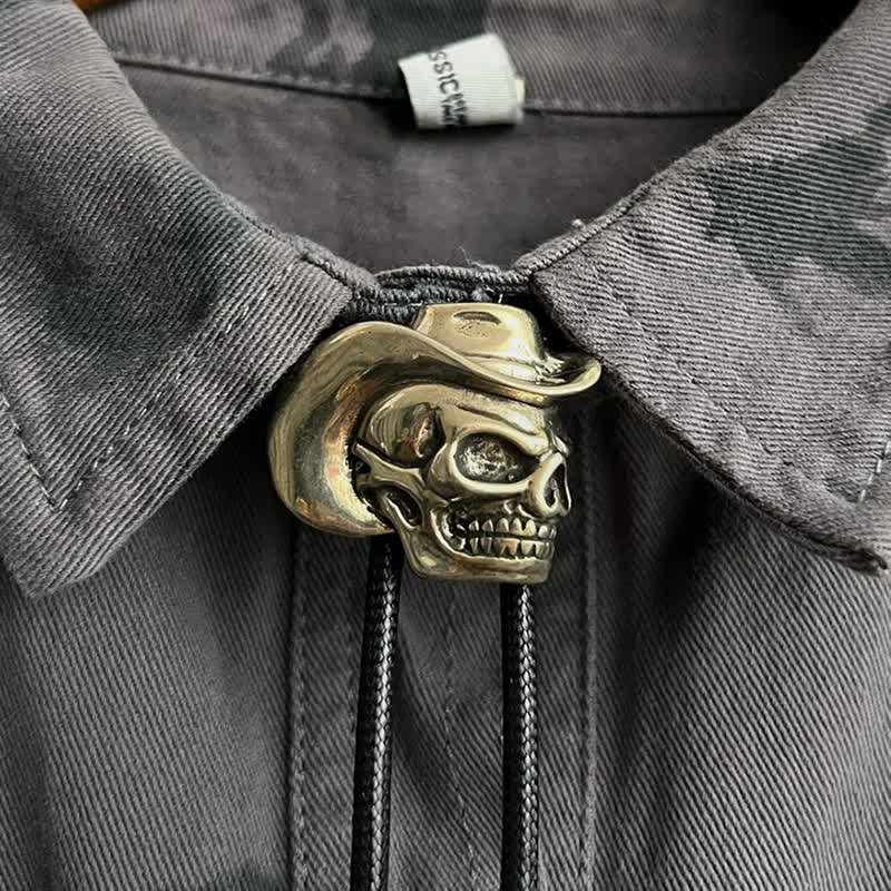 Corbata de bolo con calavera de bronce y sombrero de vaquero