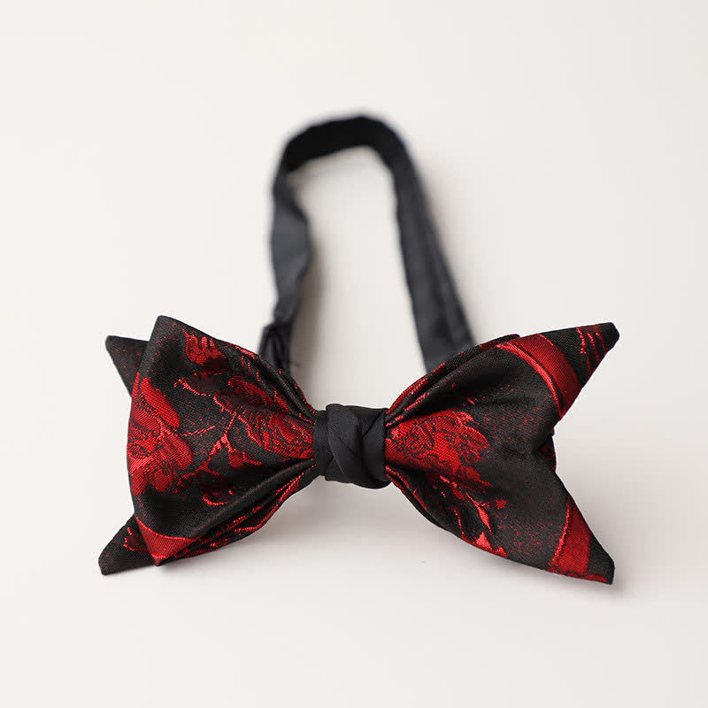 Pajarita negra con estampado floral rojo para hombre