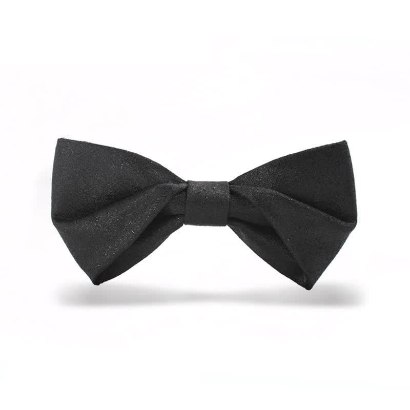 Pajarita elegante negra con brillo sutil para hombre