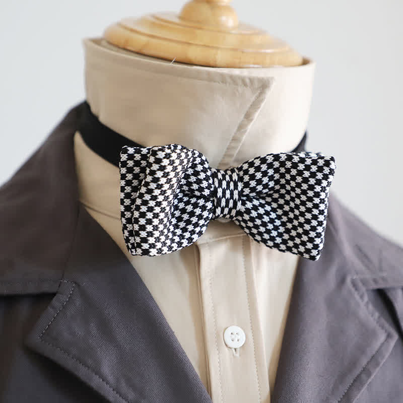 Pajarita de rayas de cuadros blancos y negros para hombre