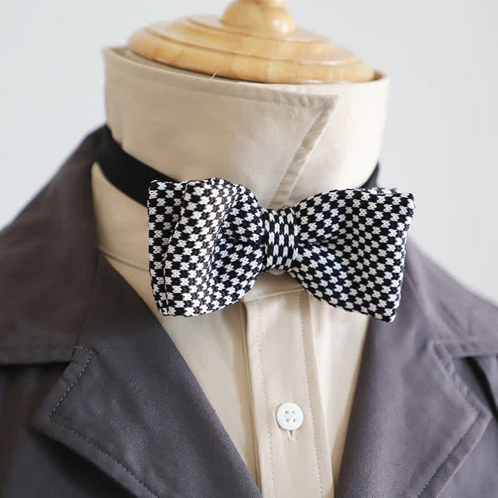 Pajarita de rayas de cuadros blancos y negros para hombre