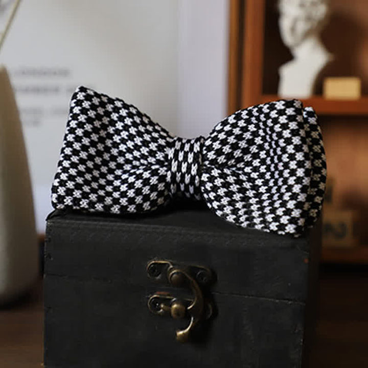 Pajarita de rayas de cuadros blancos y negros para hombre