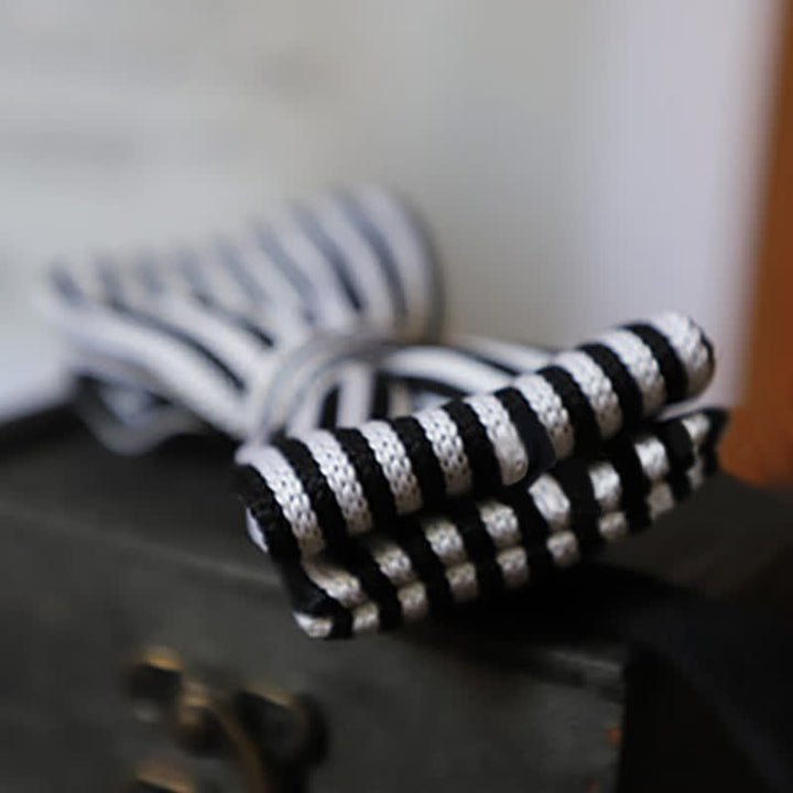 Pajarita de rayas de cuadros blancos y negros para hombre