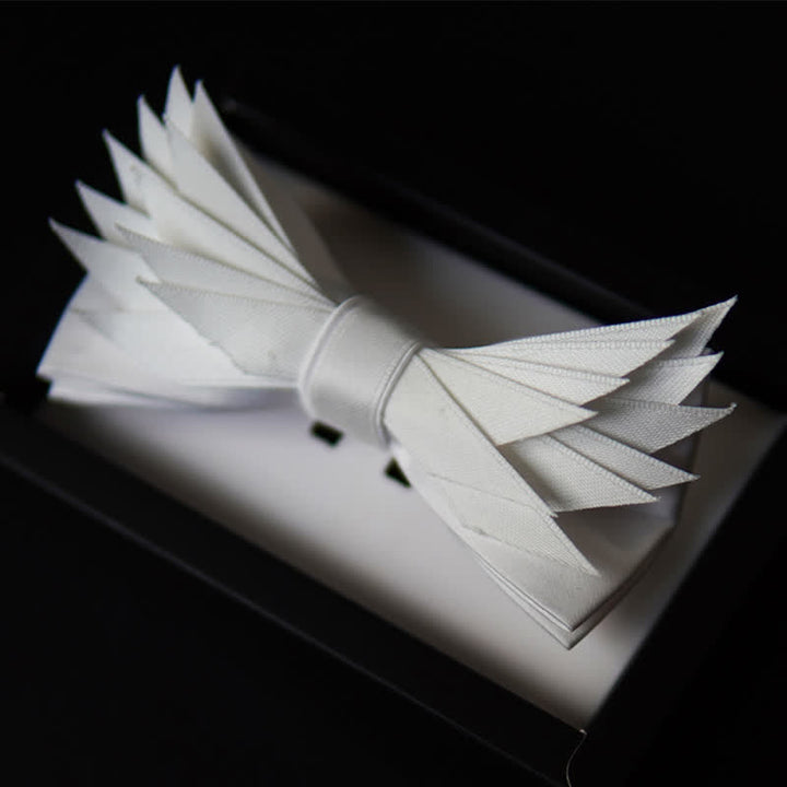 Pajarita con forma de alas blancas puras y limpias para hombre