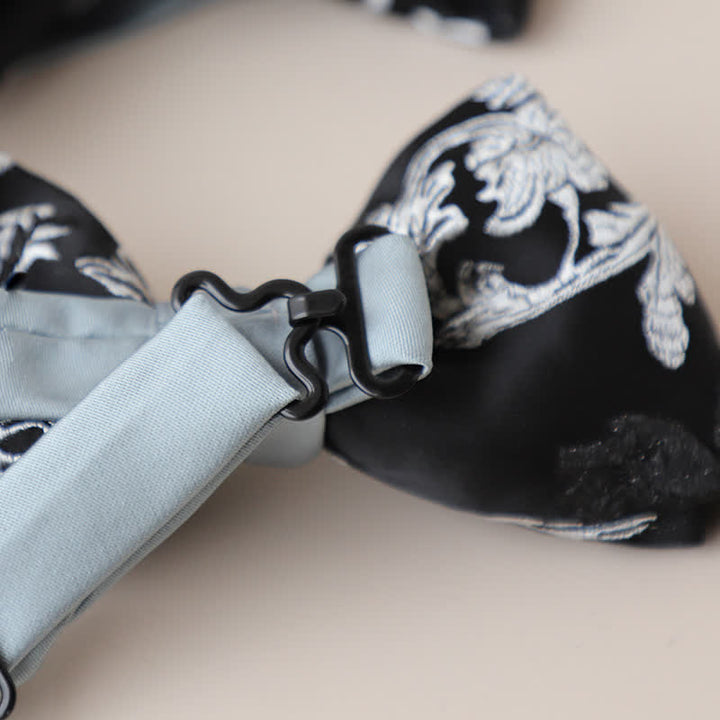 Pajarita con bordado floral en blanco y negro para hombre