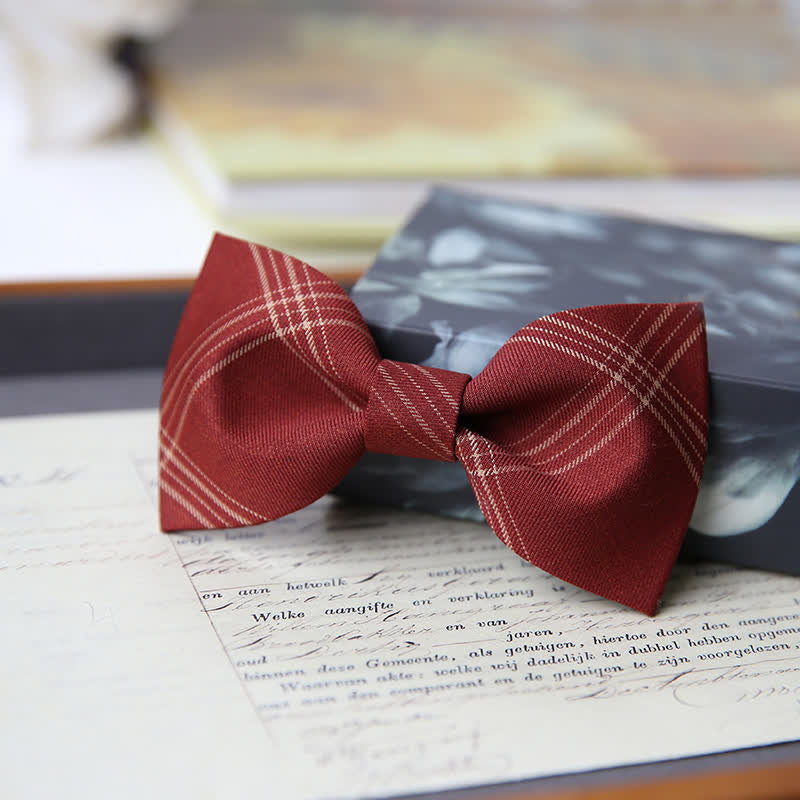 Pajarita clásica a cuadros estilo británico para hombre