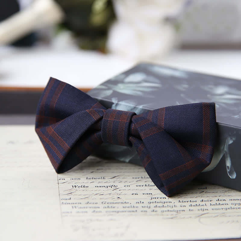 Pajarita clásica a cuadros estilo británico para hombre