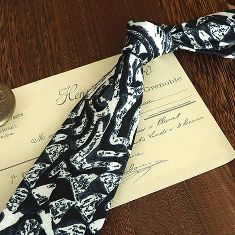 Corbata blanca con estampado abstracto azul oscuro para hombre