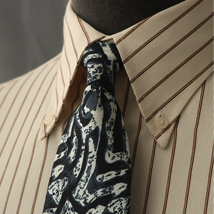 Corbata blanca con estampado abstracto azul oscuro para hombre