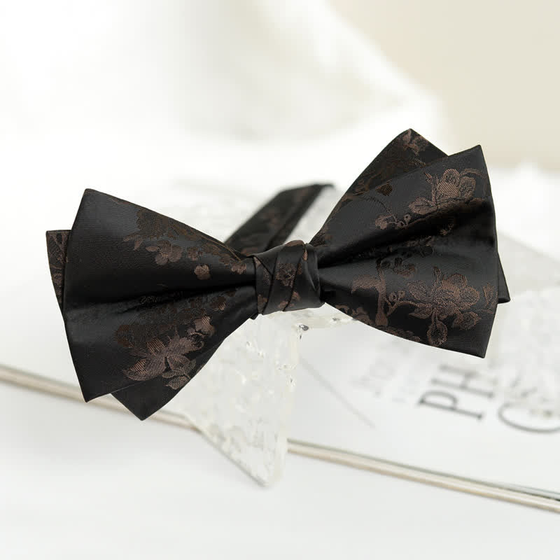 Pajarita elegante con estampado floral de iris para hombre