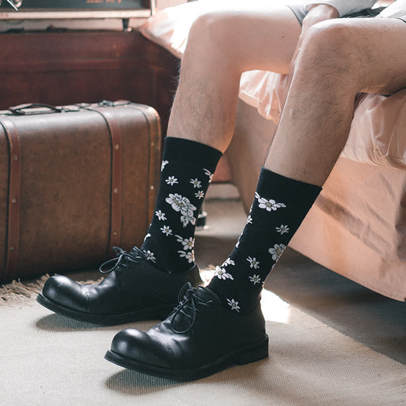 Calcetines negros con diseño de margaritas blancas pequeñas para hombre