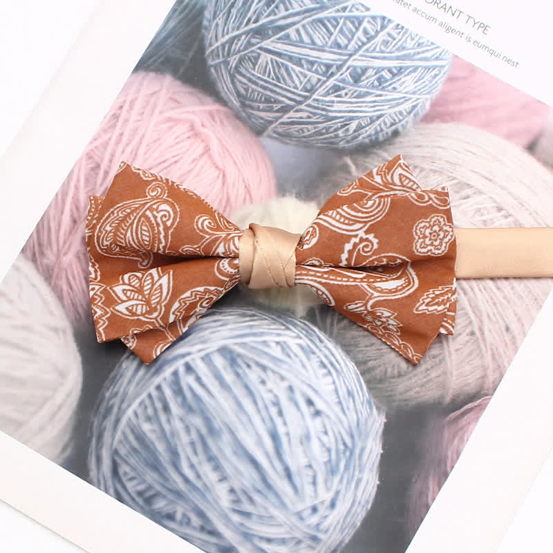 Pajarita con estampado floral de cachemira de color naranja para hombre