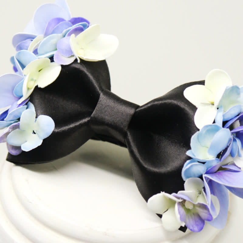 Pajarita para hombre con flores artificiales en violeta y blanco