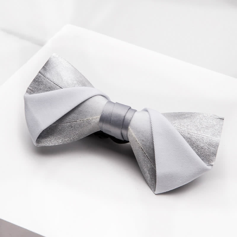 Pajarita con plumas y diseño de galaxia estrellada en degradado para hombre