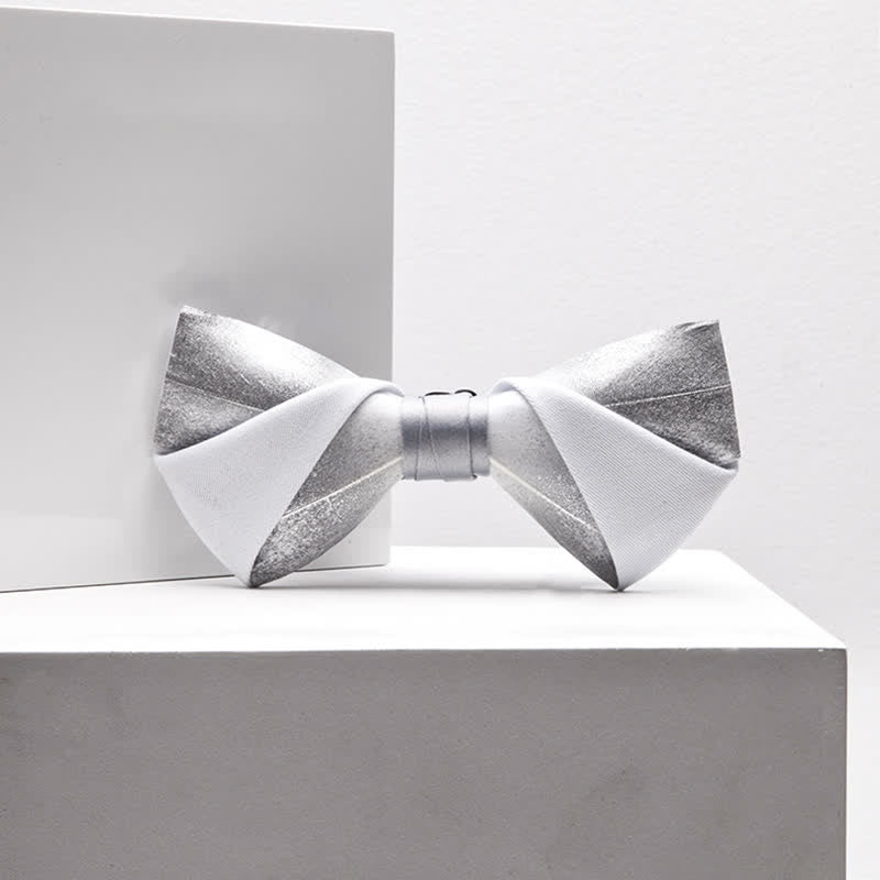 Pajarita con plumas y diseño de galaxia estrellada en degradado para hombre