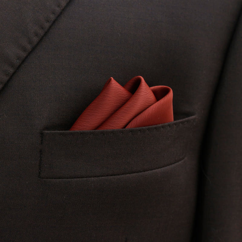 Pajarita puntiaguda de color liso con forma de capullo para hombre