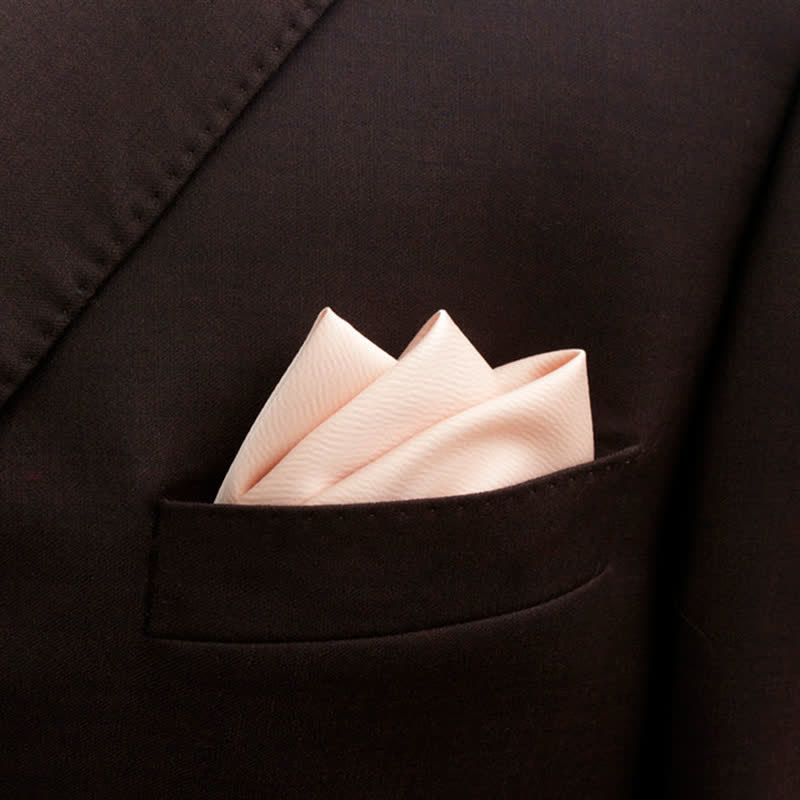 Pajarita puntiaguda de color liso con forma de capullo para hombre