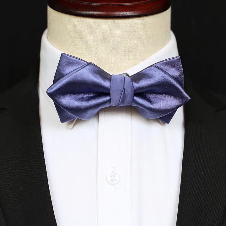 Pajarita elegante de color azul y morado liso para hombre