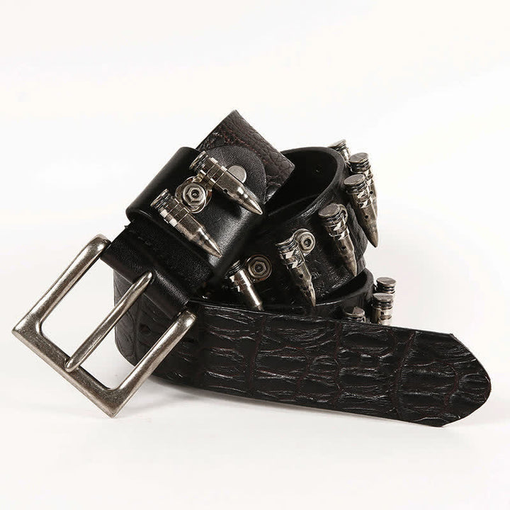 Cinturón de piel con diseño de cocodrilo y remaches de bala decorativos para hombre.